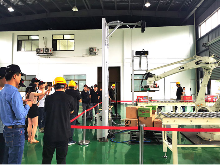物流行業迎來硬核新技術,機器人混拆混碼方案亮相昆山 物流行業迎來硬核新技術,機器人混拆混碼方案亮相昆山
